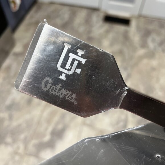 University Of Florida Gators 2 Piece BBQ Grill Set Spatula & Tongs Sports Crest - Picture 4 of 10